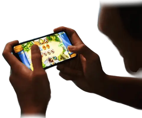 Un utente che gioca a un videogioco brandizzato